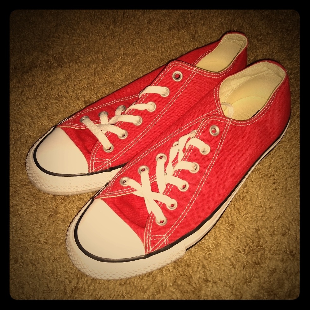 Low top shoes